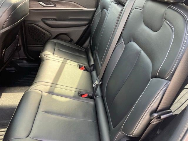 Certified 2024 Jeep Grand Cherokee Limited w/ Black Appearance Package AWD/4WD image 23