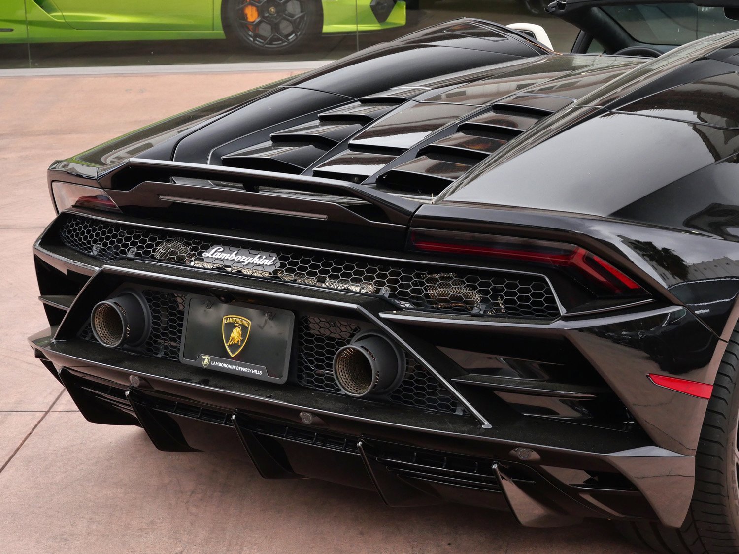 Used 2024 Lamborghini Huracan EVO image 16