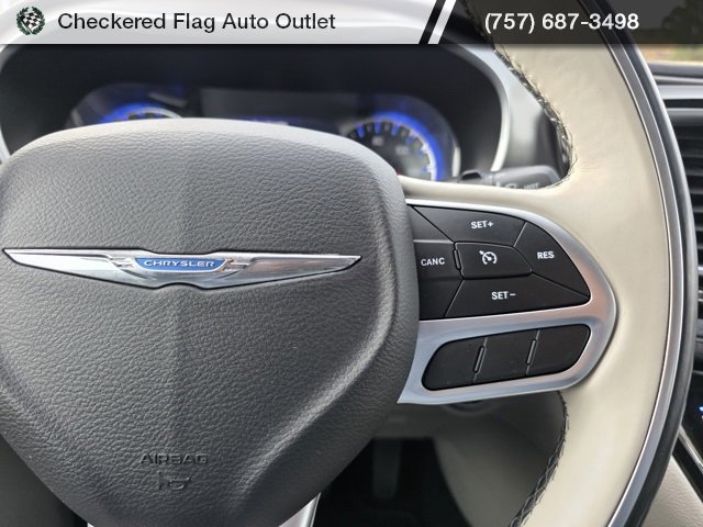 Used 2018 Chrysler Pacifica Limited image 30