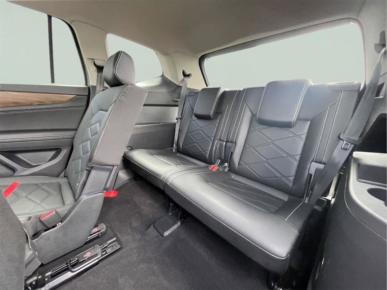 Used 2024 Volkswagen Atlas SE image 16