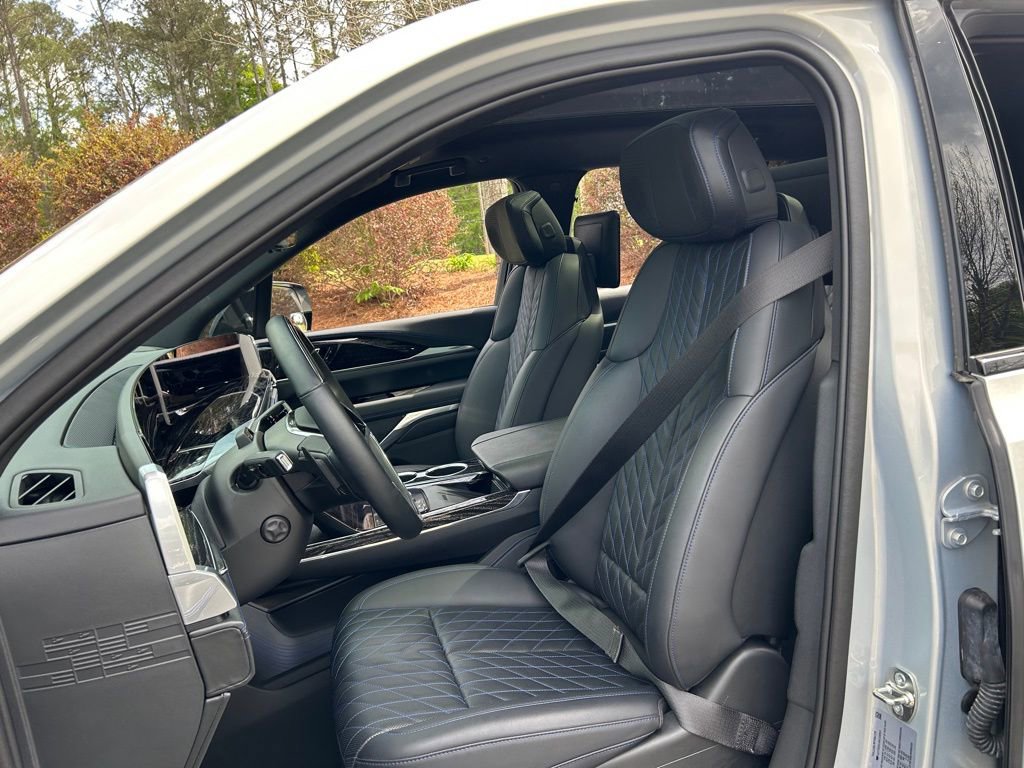 Used 2025 Cadillac Escalade IQ Sport 1 w/ Smart Trailering package image 38