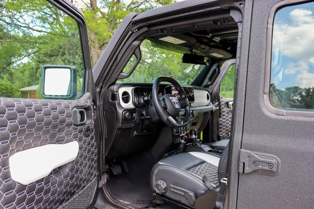 Used 2025 Jeep Gladiator Sport AWD/4WD image 46