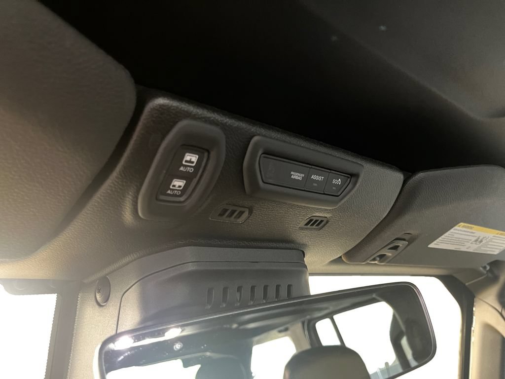 Used 2022 Jeep Wrangler Unlimited Sahara AWD/4WD image 13