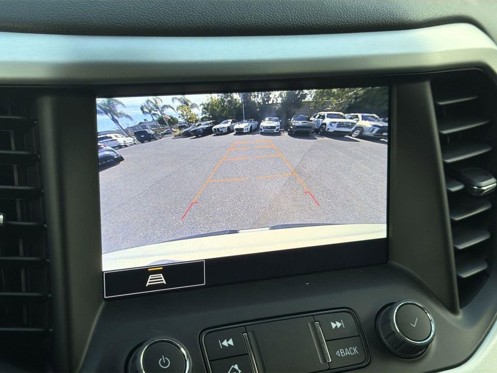 Used 2023 GMC Acadia SLT w/ Preferred Package image 13