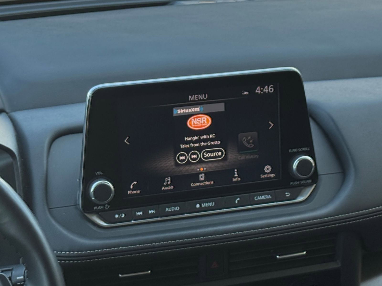Used 2025 Nissan Rogue SV FWD image 17