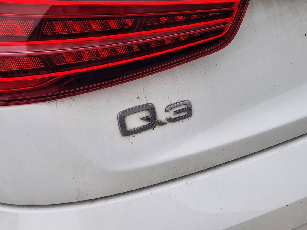 Used 2018 Audi Q3 2.0T Premium Plus w/ Premium Plus Package AWD/4WD image 8