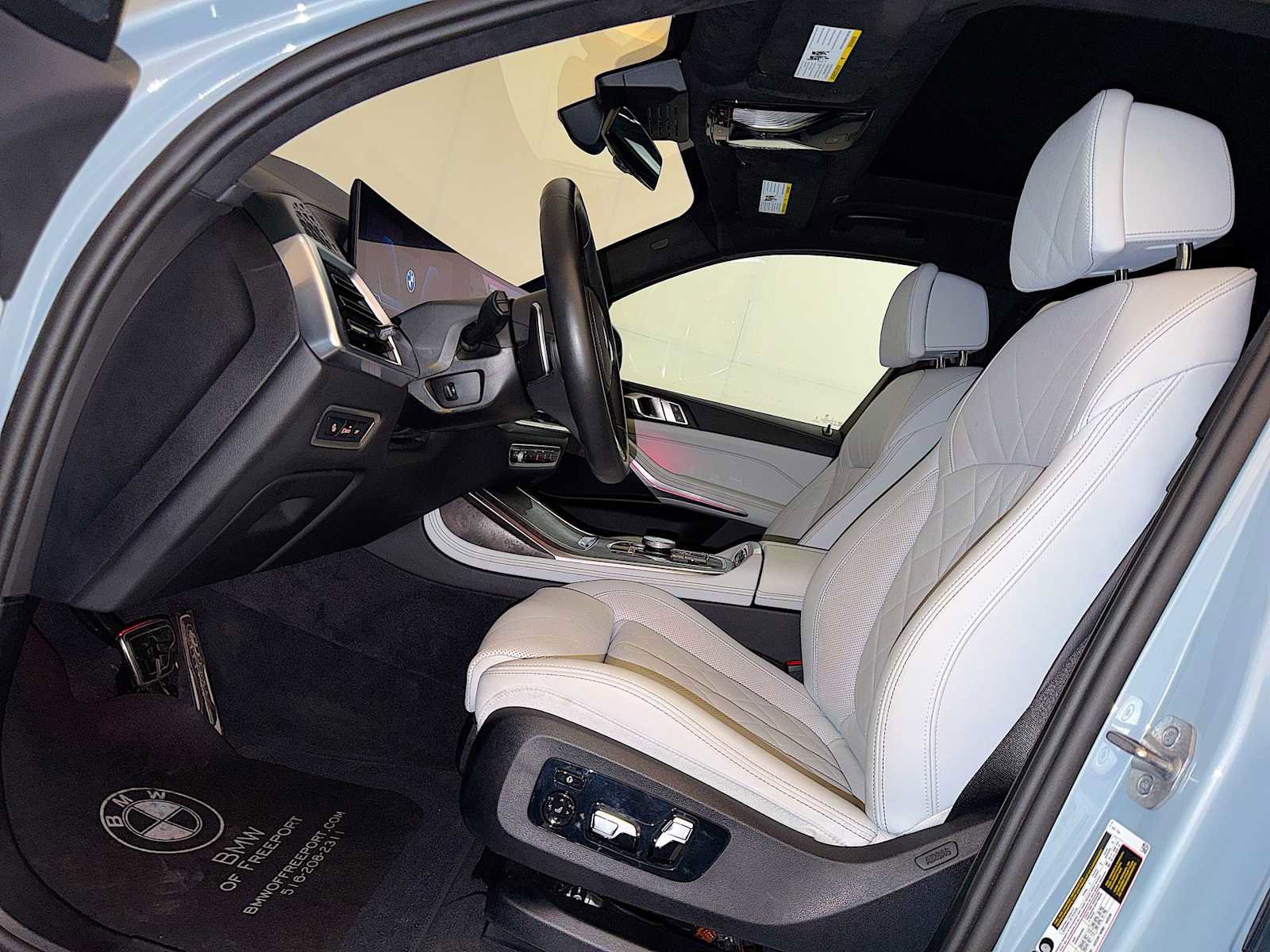 Certified 2025 BMW X7 xDrive40i w/ M Sport Package image 9