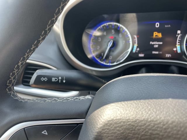 Used 2024 Chrysler Pacifica Touring-L FWD image 32