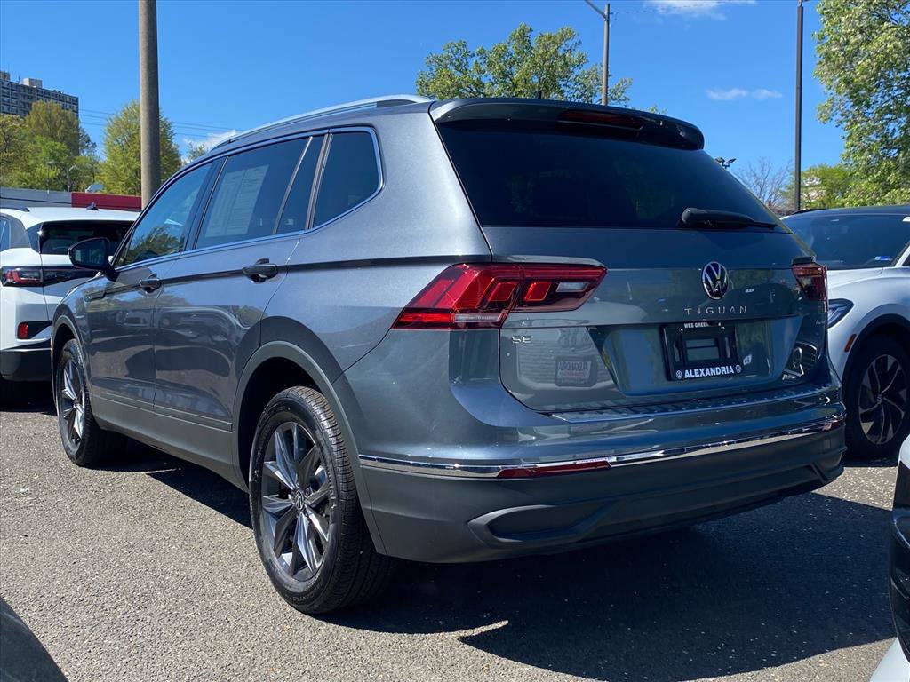 Certified 2022 Volkswagen Tiguan SE w/ Panoramic Sunroof Package image 2