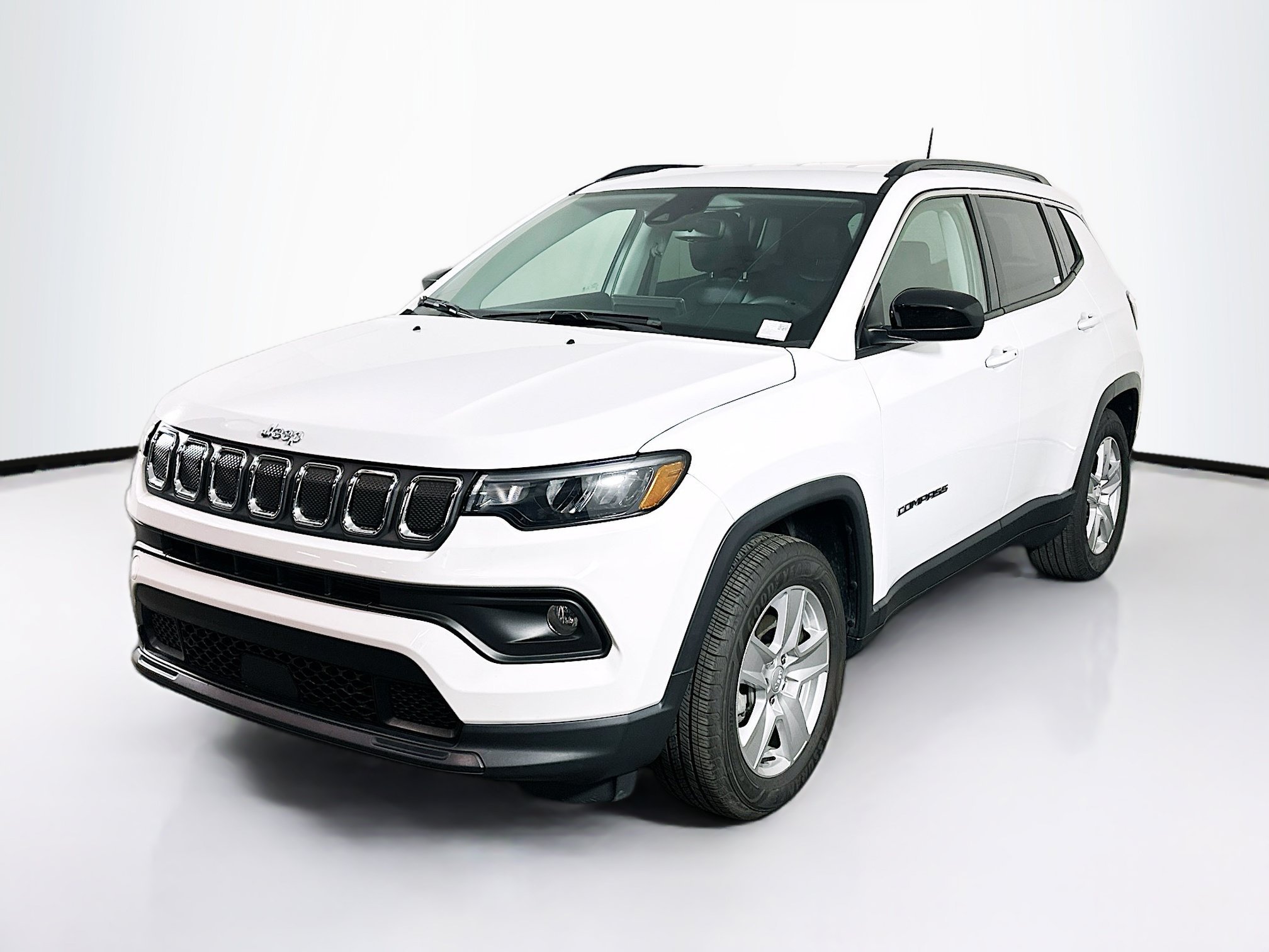 Used 2022 Jeep Compass Latitude FWD image 3