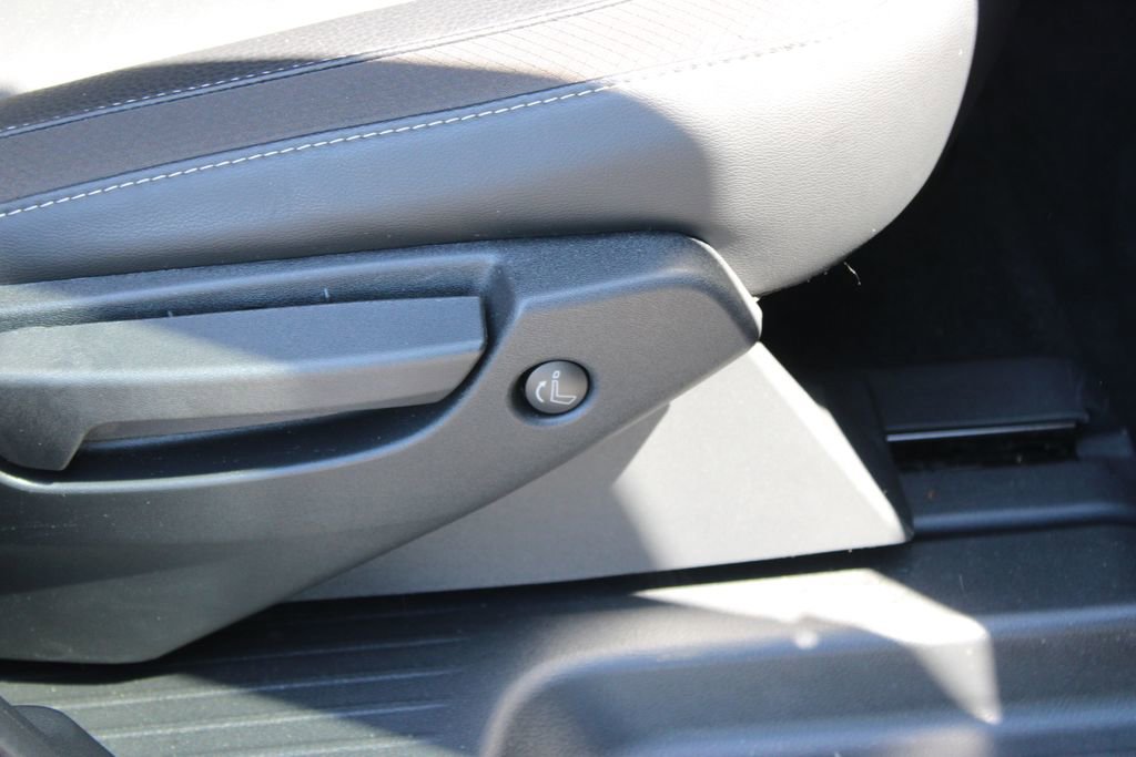 Used 2025 Nissan Pathfinder SL image 33