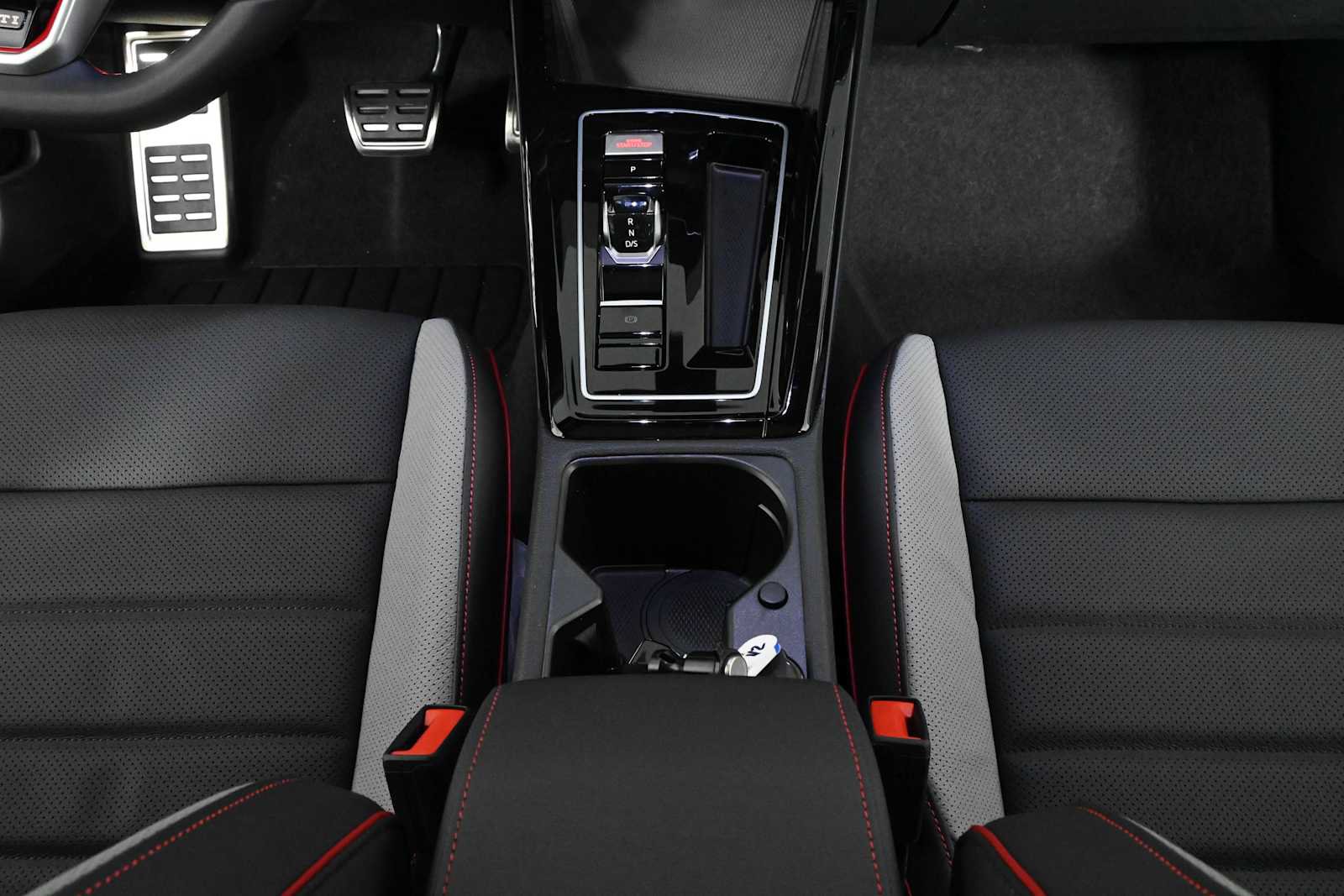 New 2026 Volkswagen GTI SE FWD image 17