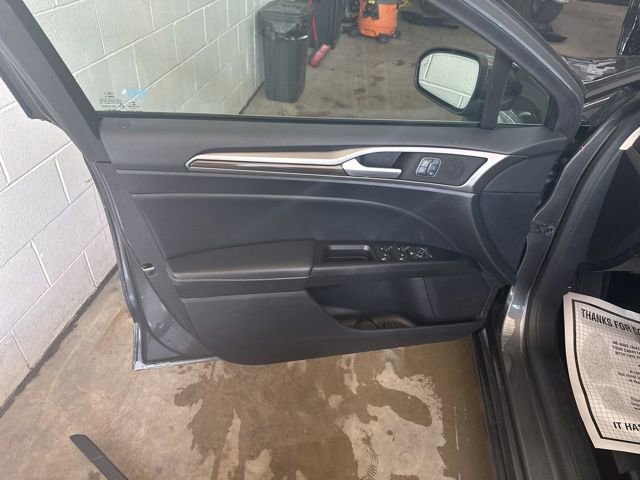 Used 2018 Ford Fusion SE w/ Fusion SE Technology Package FWD image 8