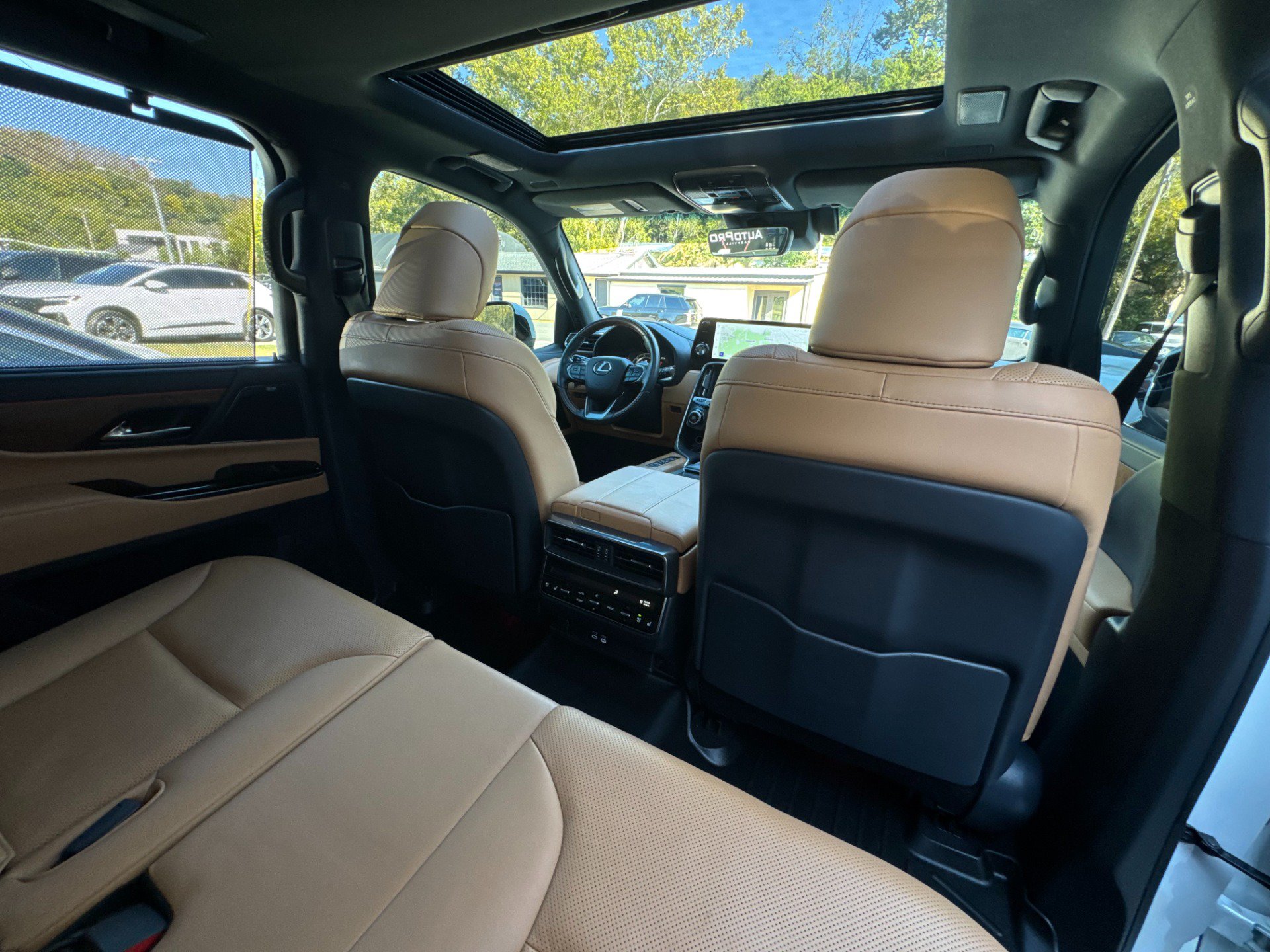 Used 2024 Lexus LX 600 4WD w/ Luxury Package image 37