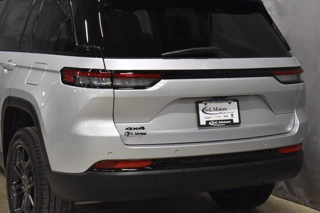 New 2025 Jeep Grand Cherokee Limited w/ Trailer Tow Package image 9