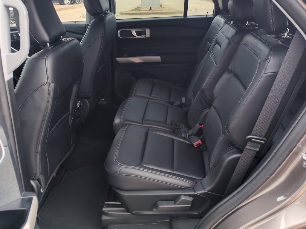 Used 2021 Ford Explorer XLT w/ Equipment Group 202A image 16