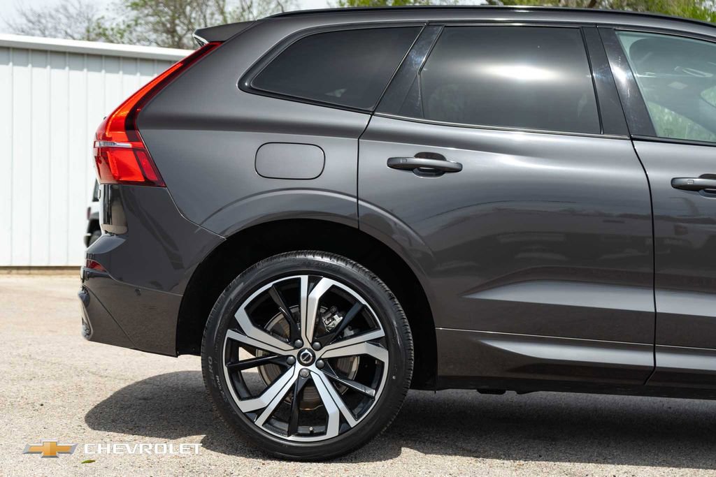 Used 2022 Volvo XC60 T8 R-Design w/ Advanced Package AWD/4WD image 5