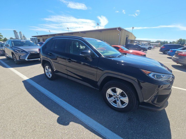 Used 2019 Toyota RAV4 XLE w/ Convenience Package AWD/4WD image 6