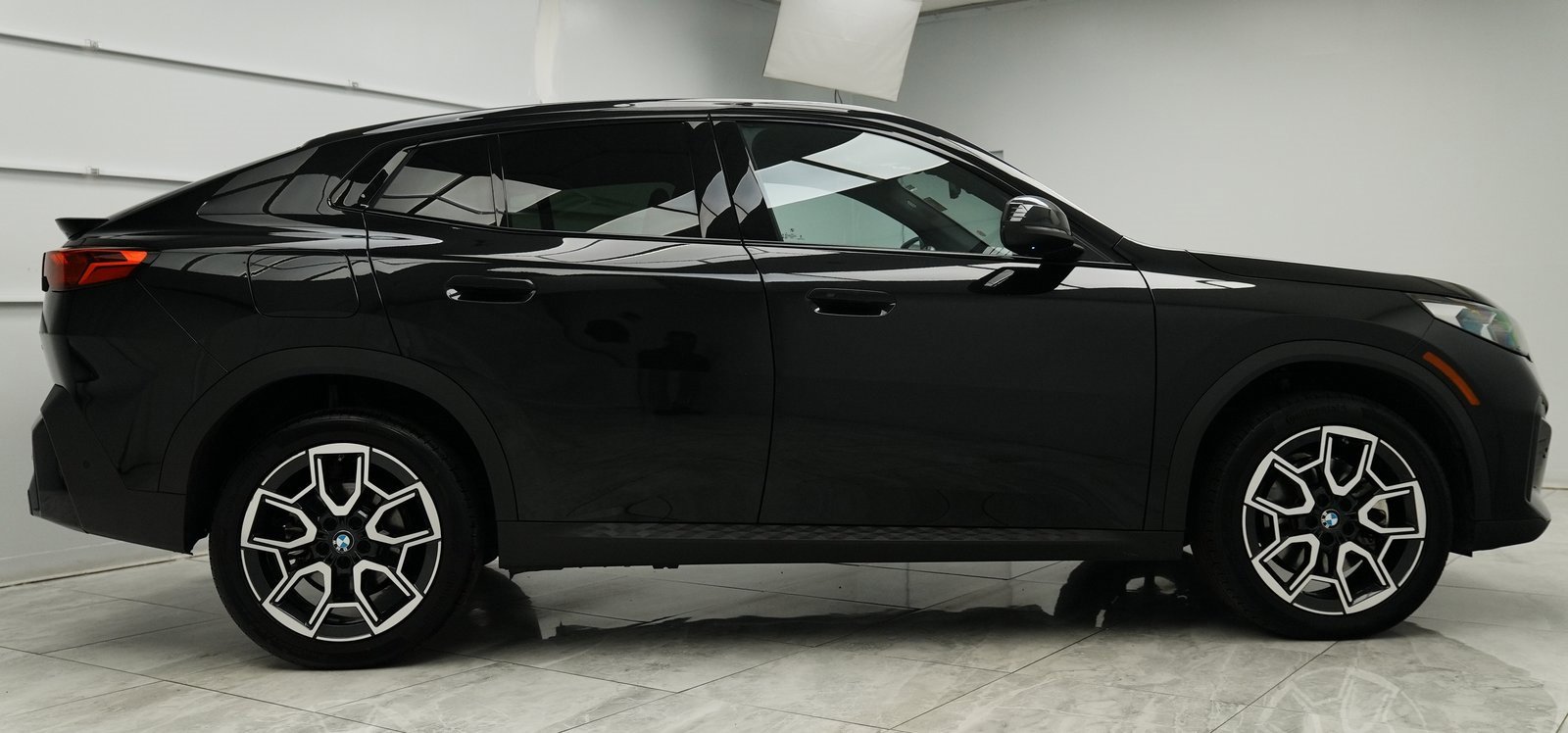 Used 2025 BMW X2 xDrive28i w/ Convenience Package image 8