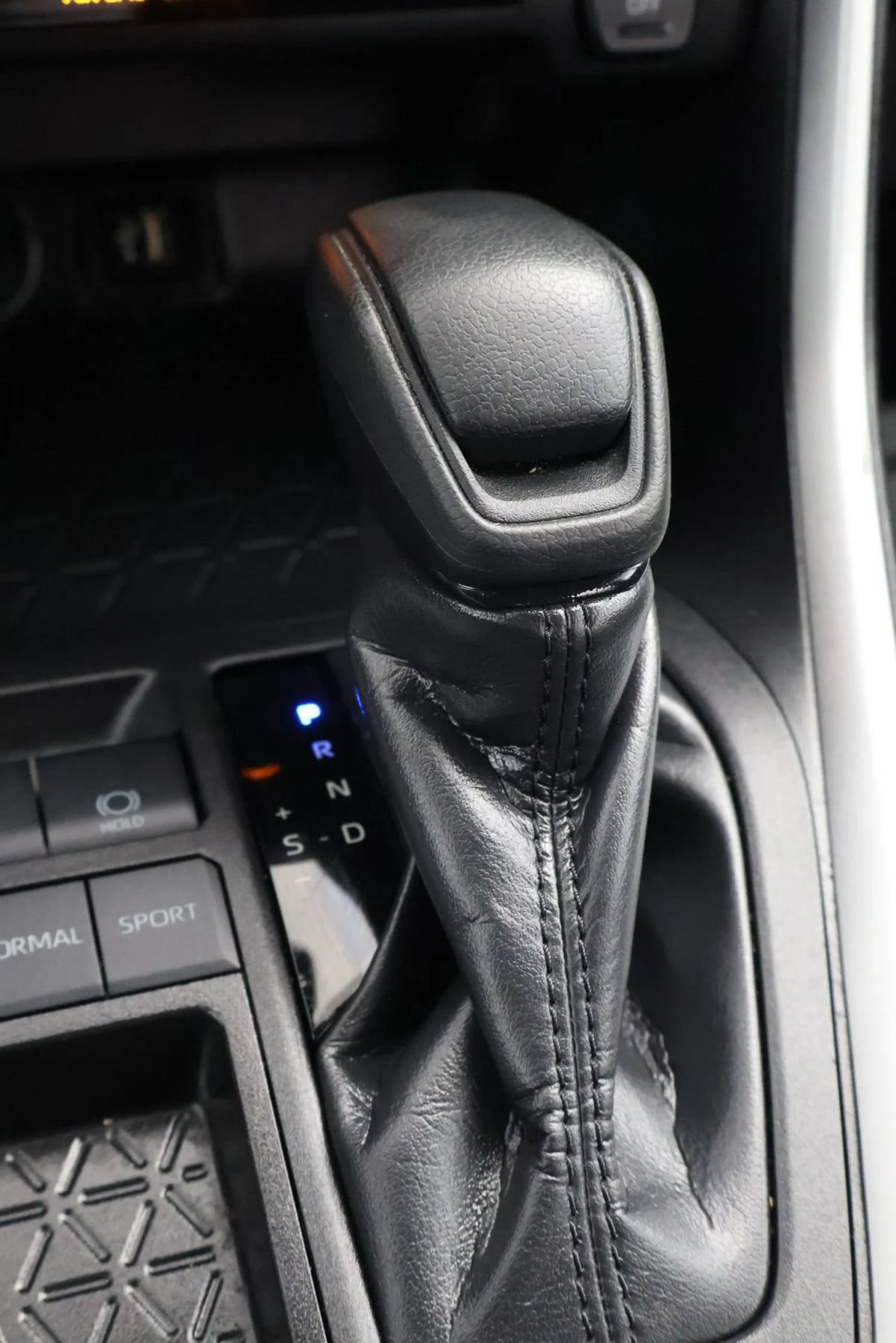 Used 2025 Toyota RAV4 XLE FWD image 32