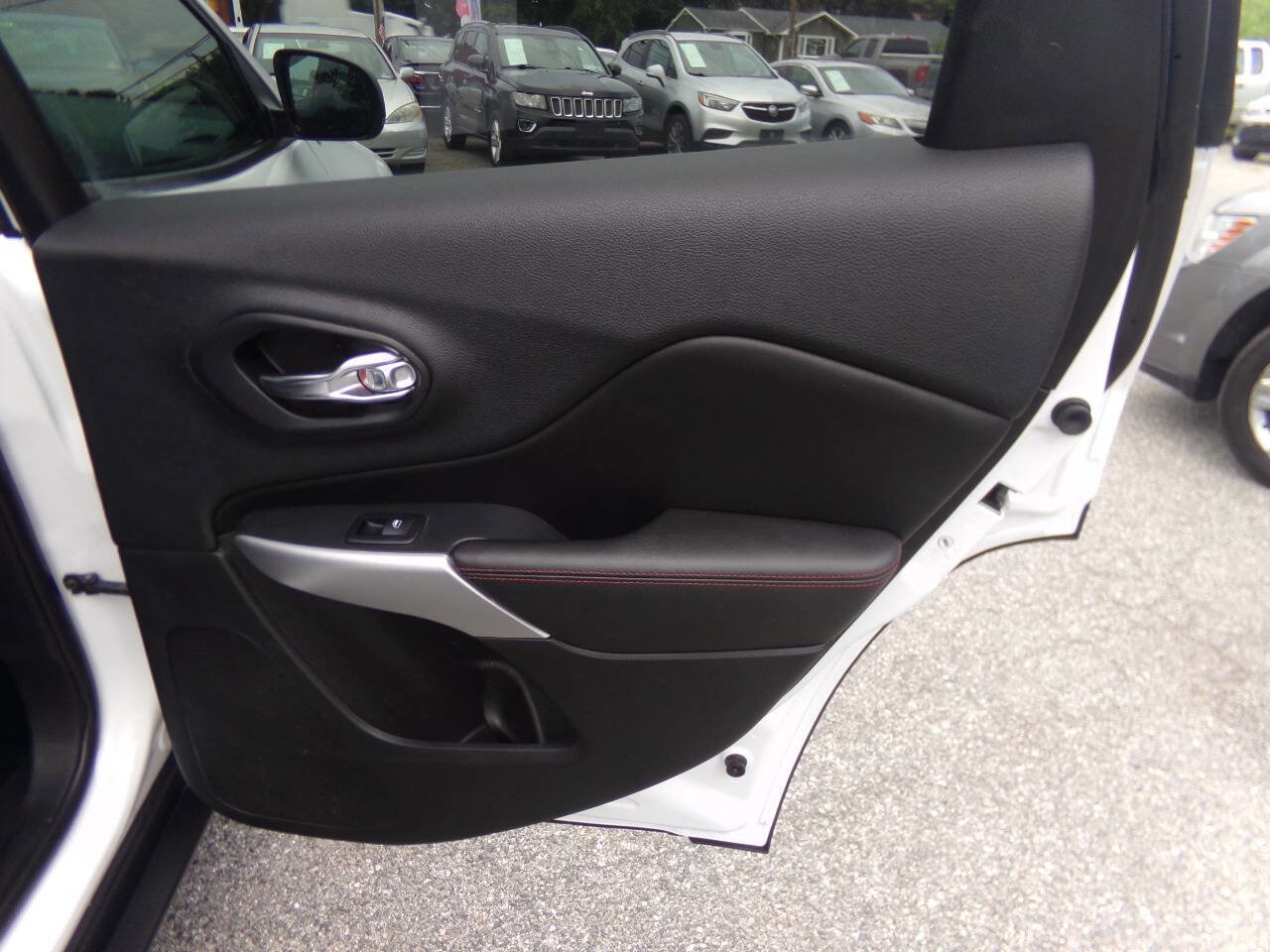 Used 2018 Jeep Cherokee Trailhawk w/ Cold Weather Group image 40