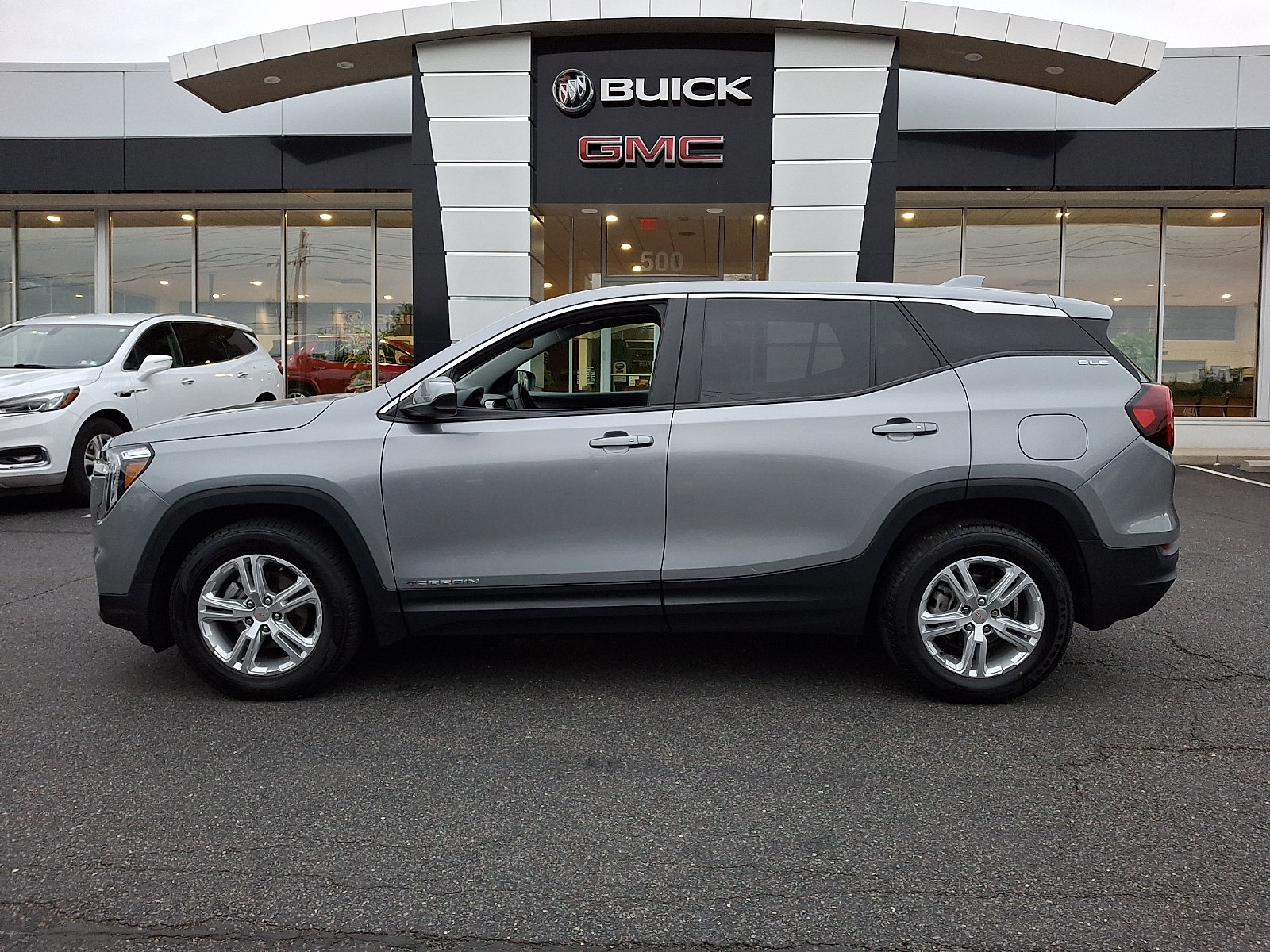 Certified 2024 GMC Terrain SLE FWD image 8