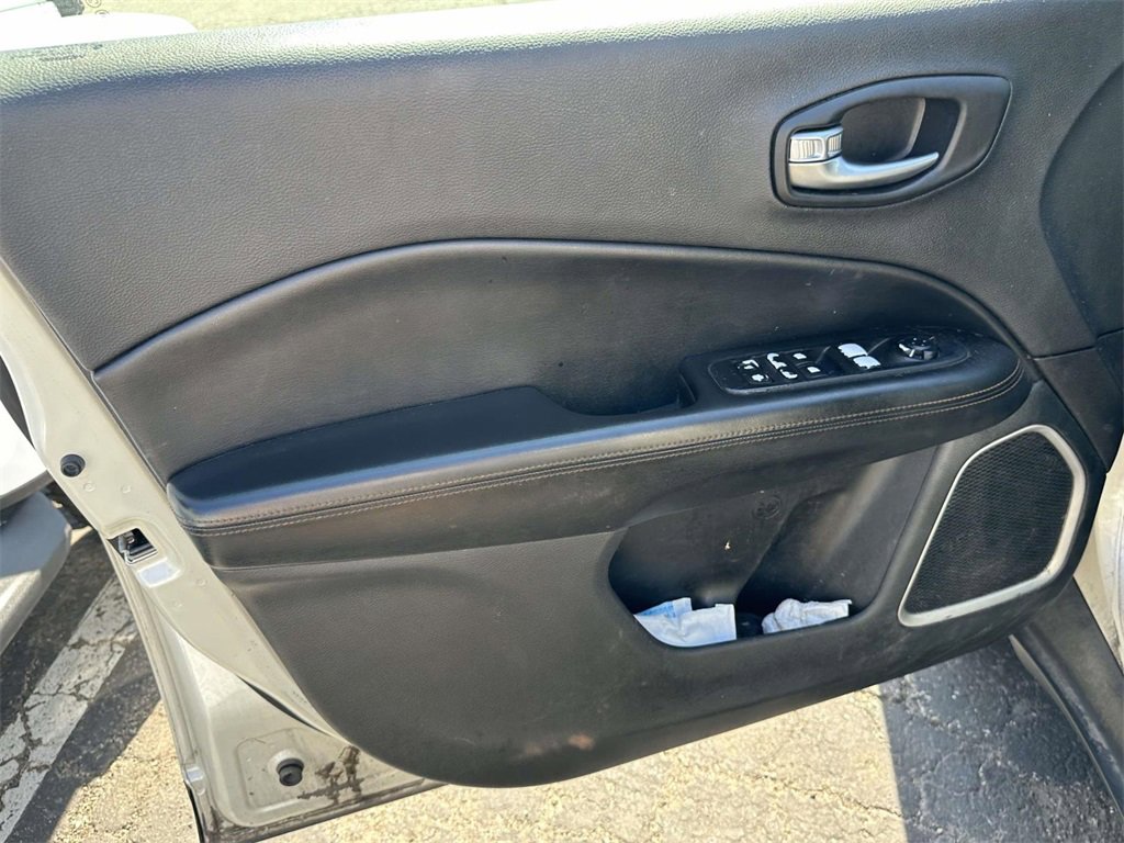Used 2019 Jeep Compass Limited image 16