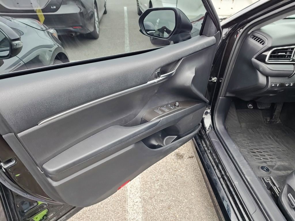 Used 2021 Toyota Camry SE image 5