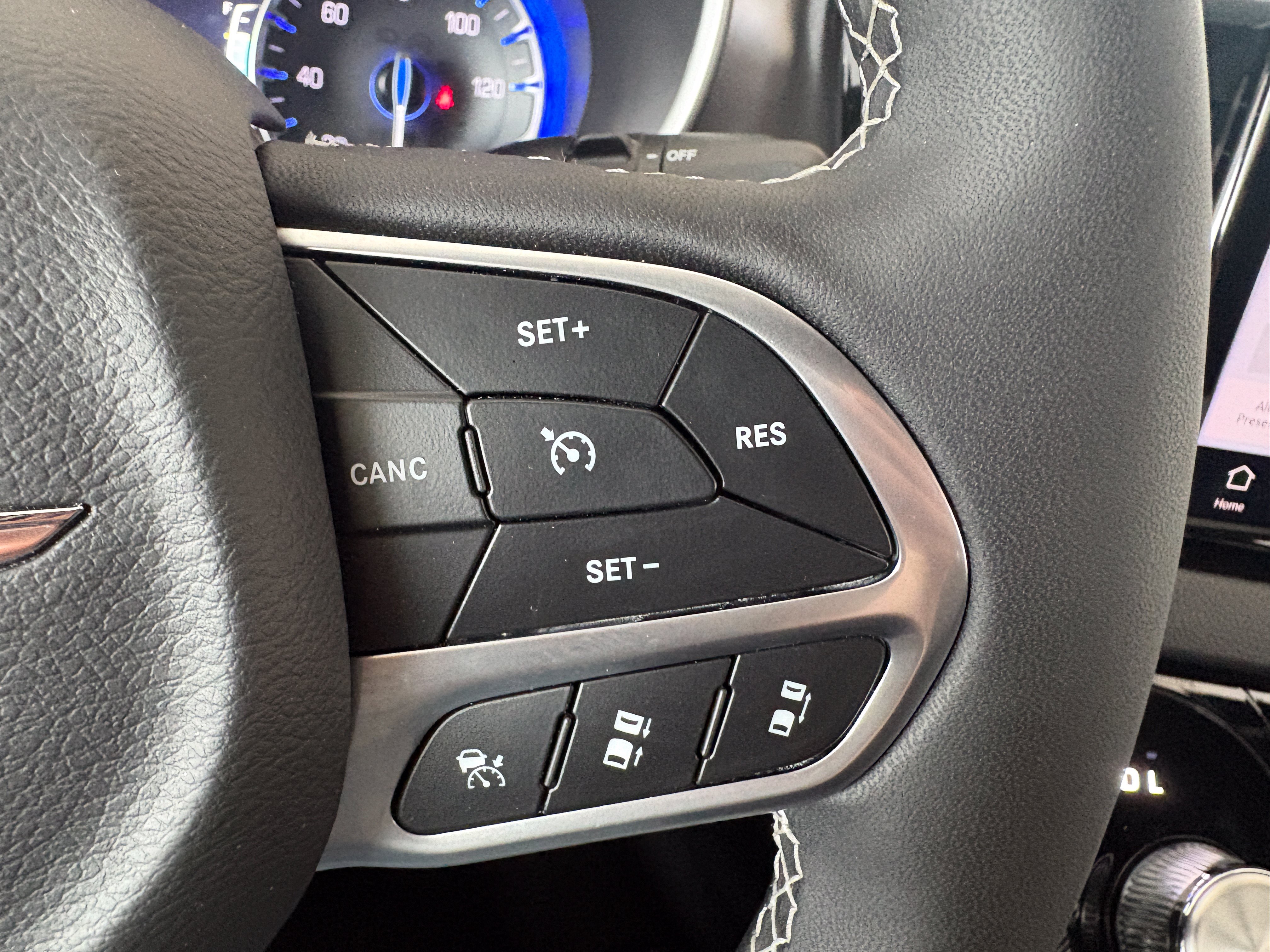 Used 2026 Chrysler Pacifica Select FWD image 14