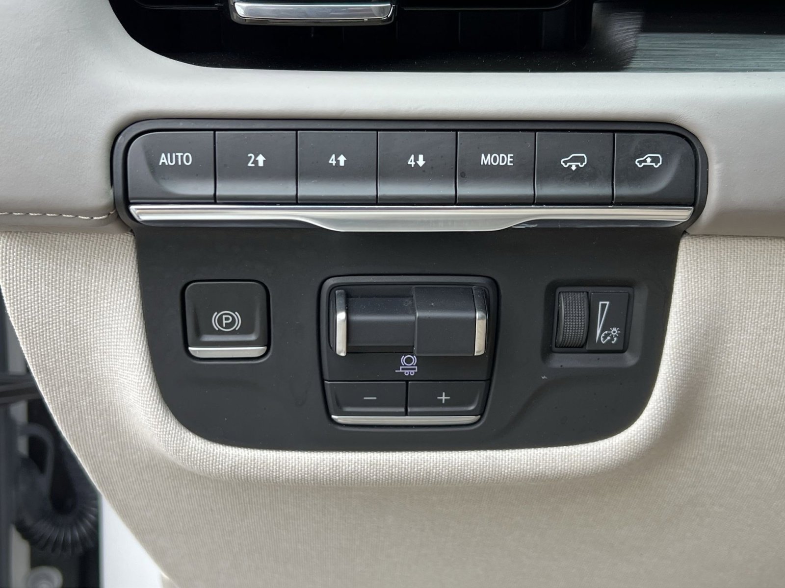 Used 2022 Cadillac Escalade Sport Platinum w/ LPO, ONYX Package image 33