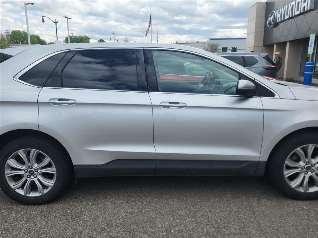 Used 2019 Ford Edge Titanium w/ Equipment Group 301A AWD/4WD image 3