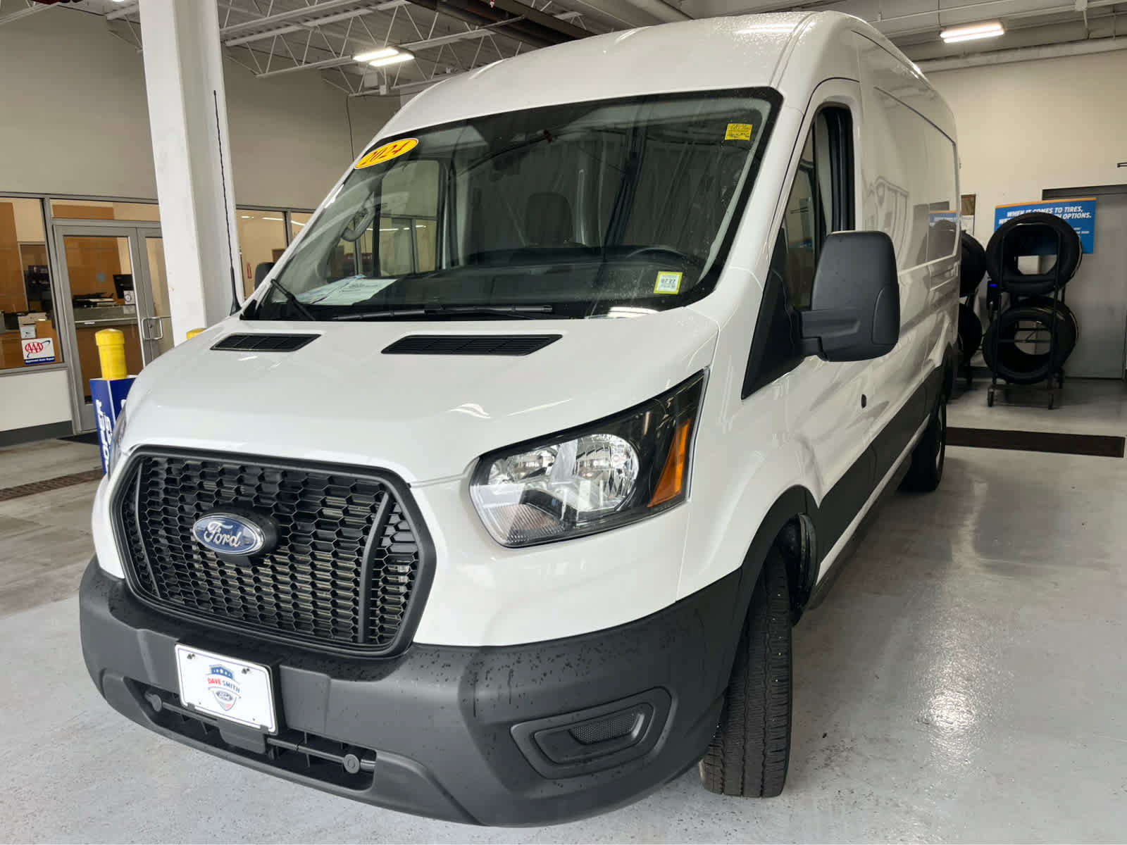 Used 2024 Ford Transit 250 148 Medium Roof RWD image 4