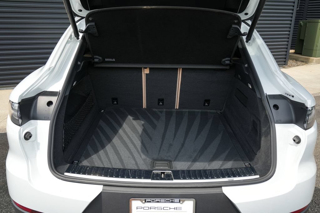 Certified 2022 Porsche Cayenne Coupe AWD/4WD image 17