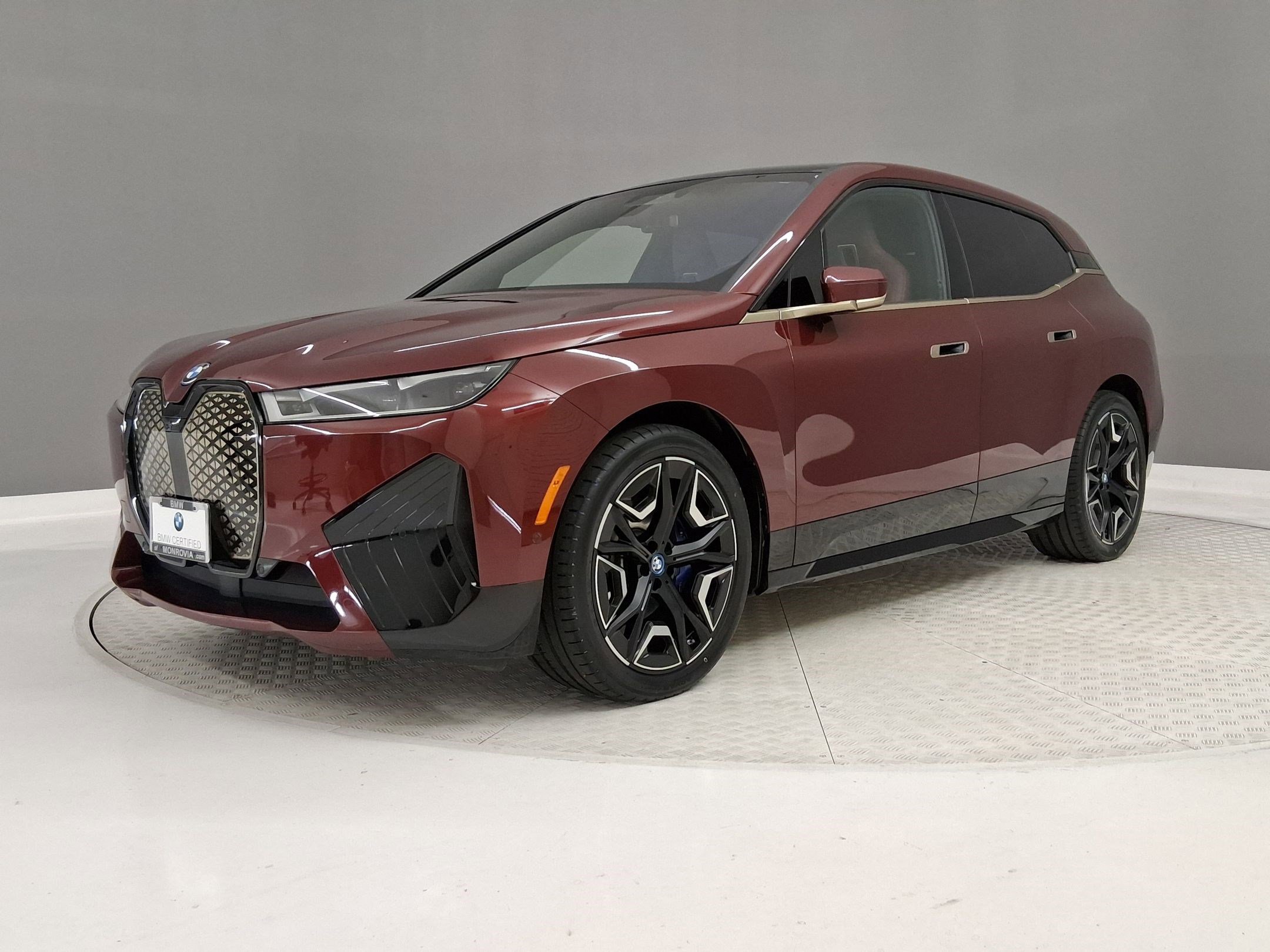 Certified 2023 BMW iX xDrive50 w/ Premium Package image 33