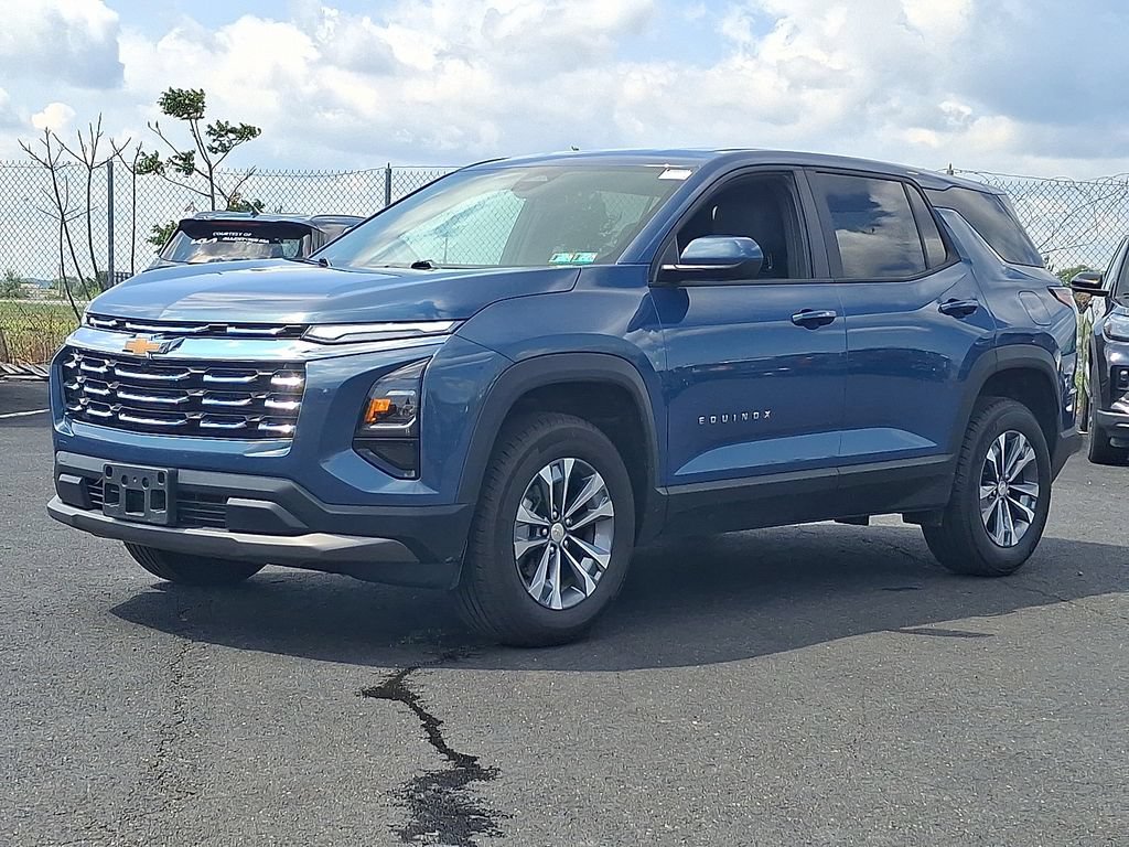 Used 2026 Chevrolet Equinox LT w/ Convenience Package II AWD/4WD image 3