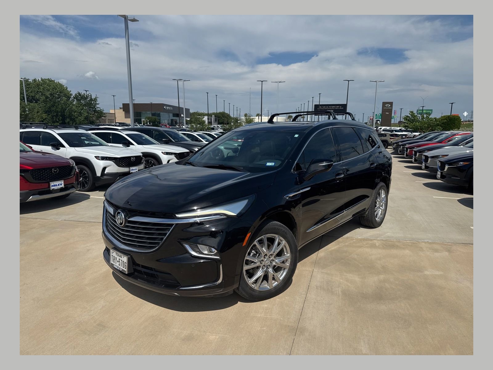 Used 2023 Buick Enclave Essence w/ Experience Buick Package FWD image 1
