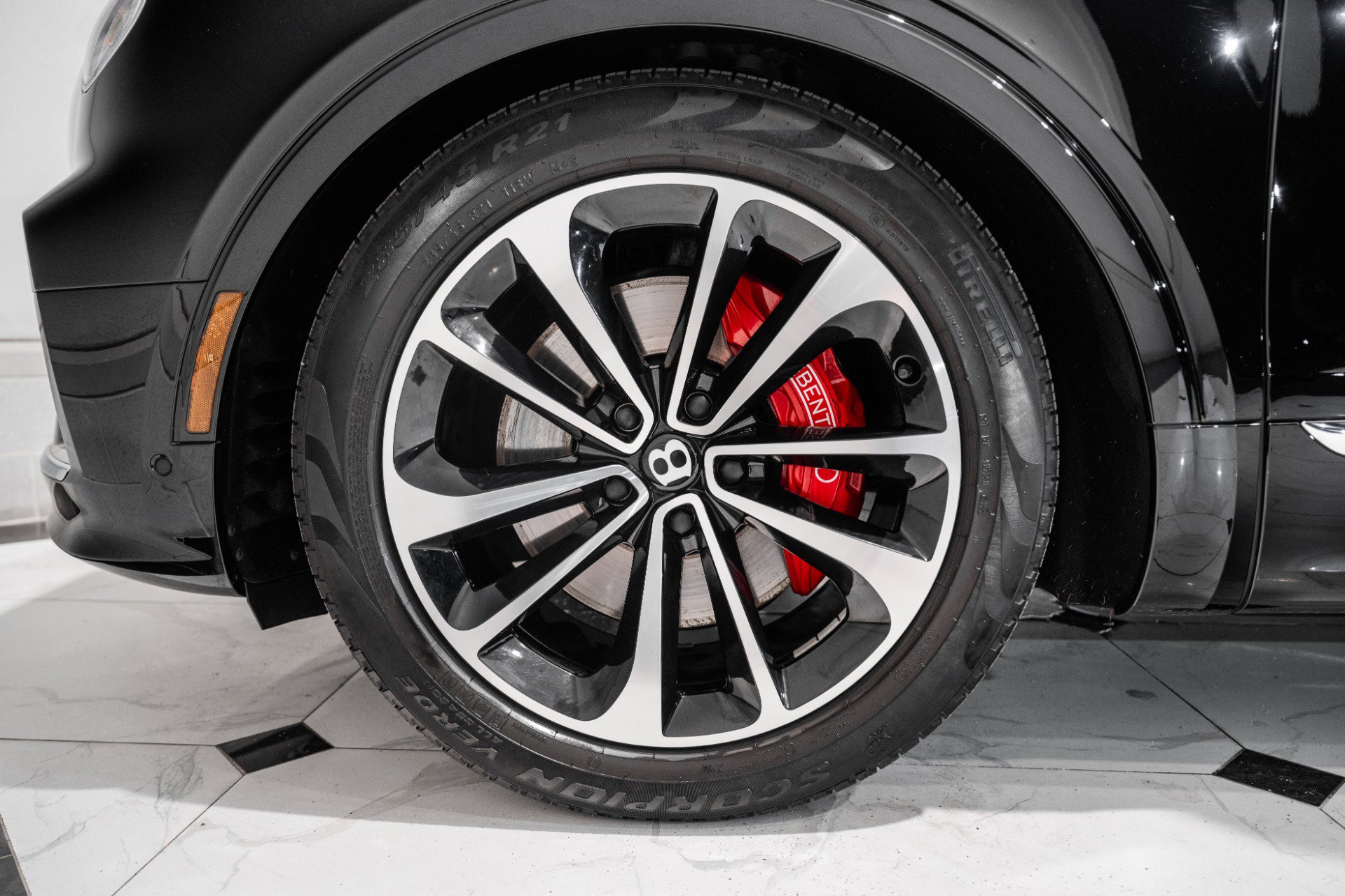 Used 2022 Bentley Bentayga image 6