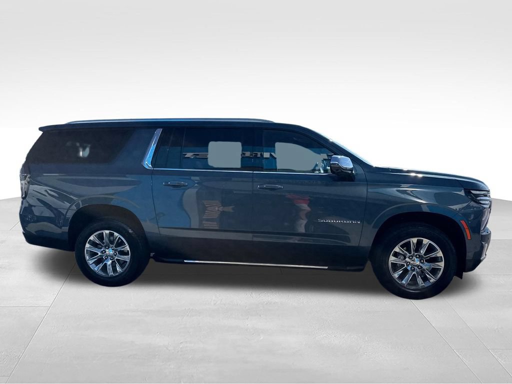 Used 2025 Chevrolet Suburban Premier AWD/4WD image 7