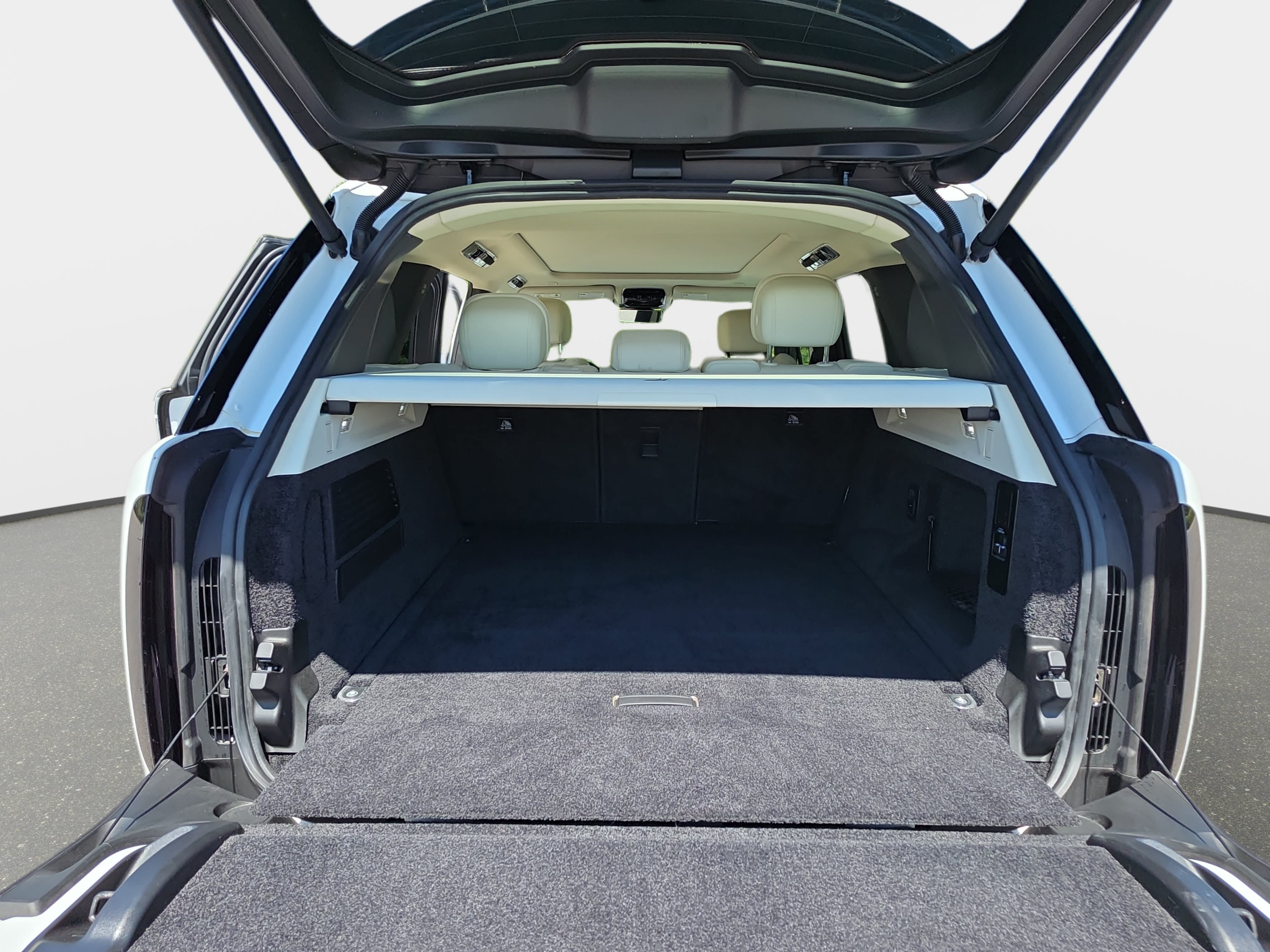Certified 2023 Land Rover Range Rover SE AWD/4WD image 12