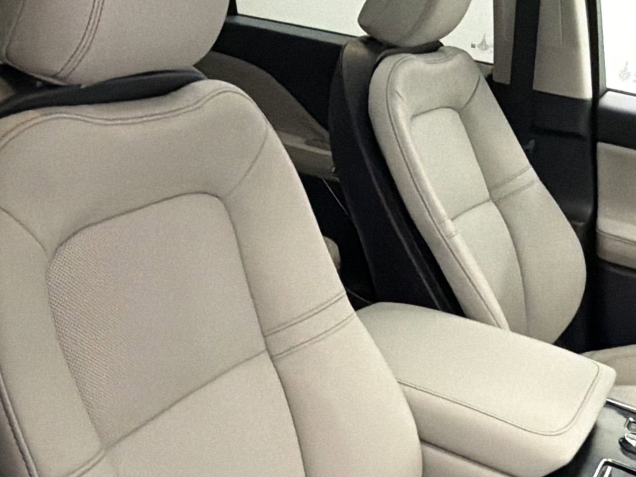 New 2026 Lincoln Aviator AWD image 11