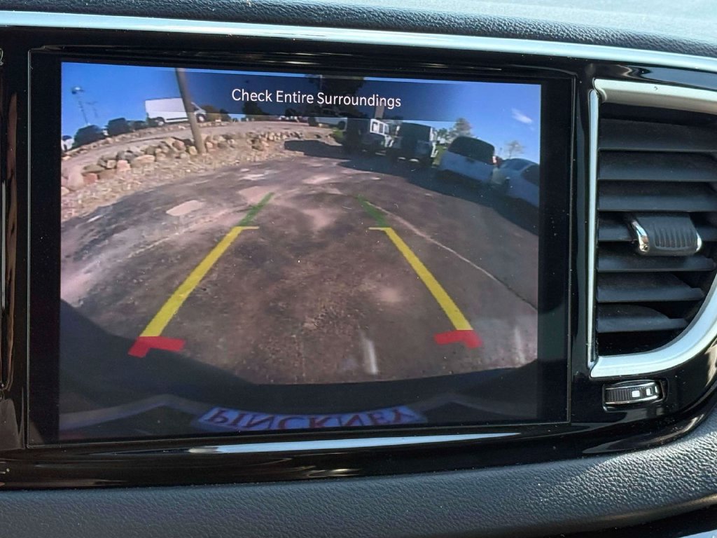 Used 2023 Chrysler Pacifica Touring-L FWD image 23