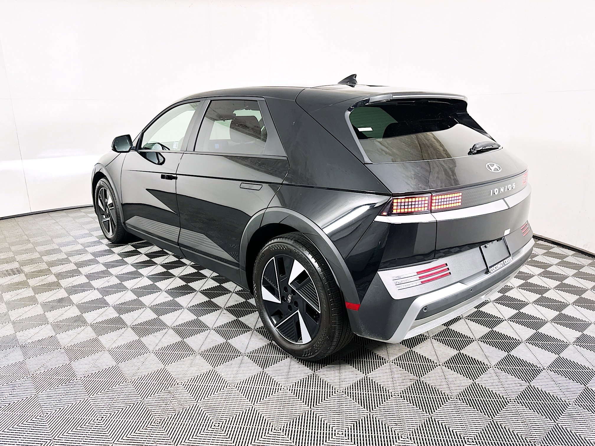 Used 2025 Hyundai Ioniq 5 SE image 5