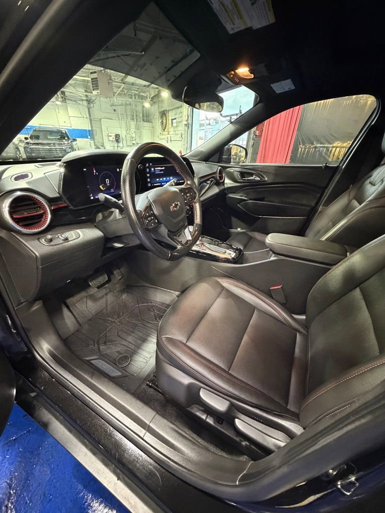 Used 2024 Chevrolet Trax RS w/ Sunroof Package image 9