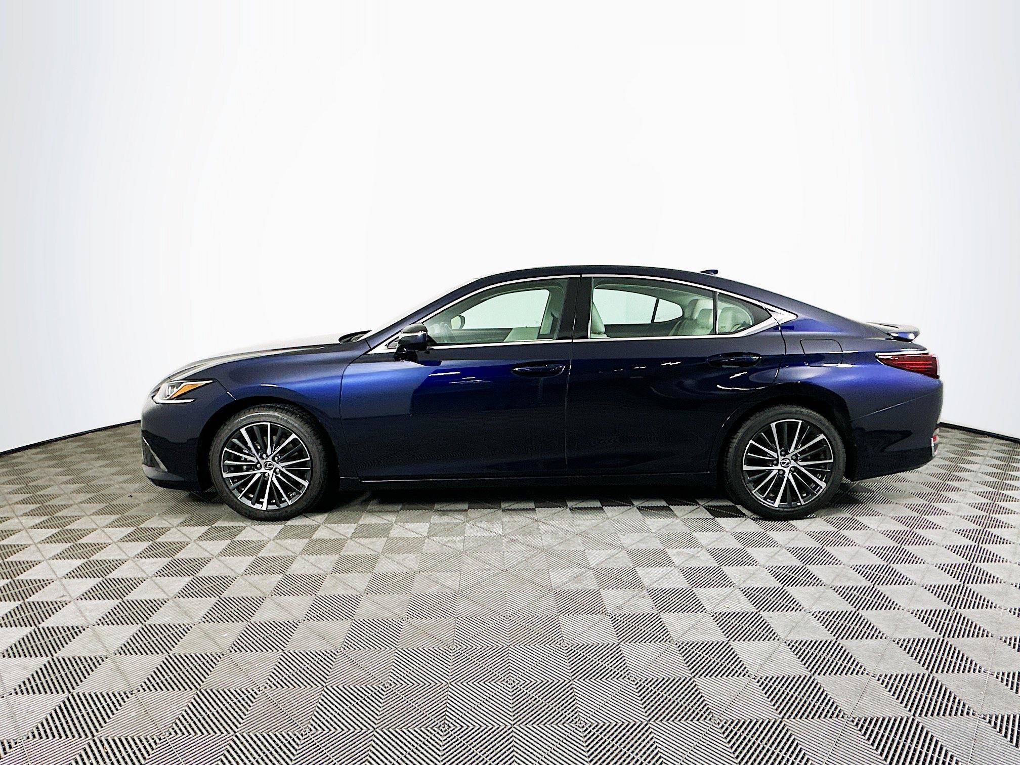 Used 2025 Lexus ES 300h w/ Premium Package image 4