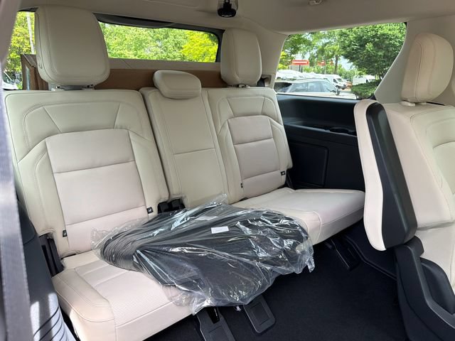 New 2027 Lincoln Navigator Premiere AWD/4WD image 18