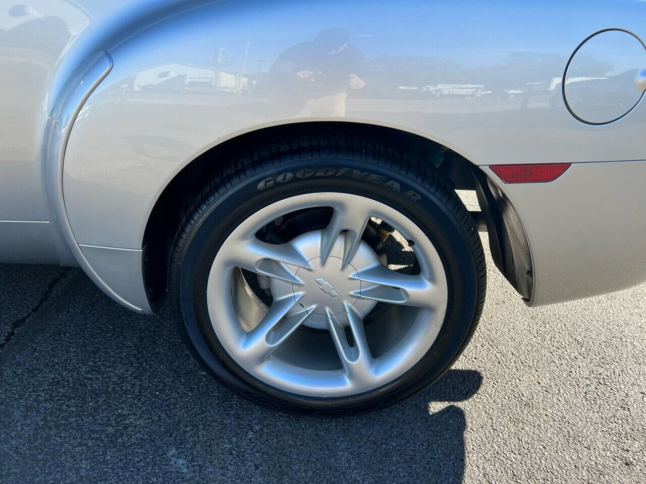 Used 2004 Chevrolet SSR w/ Preferred Equipment Group RWD image 33