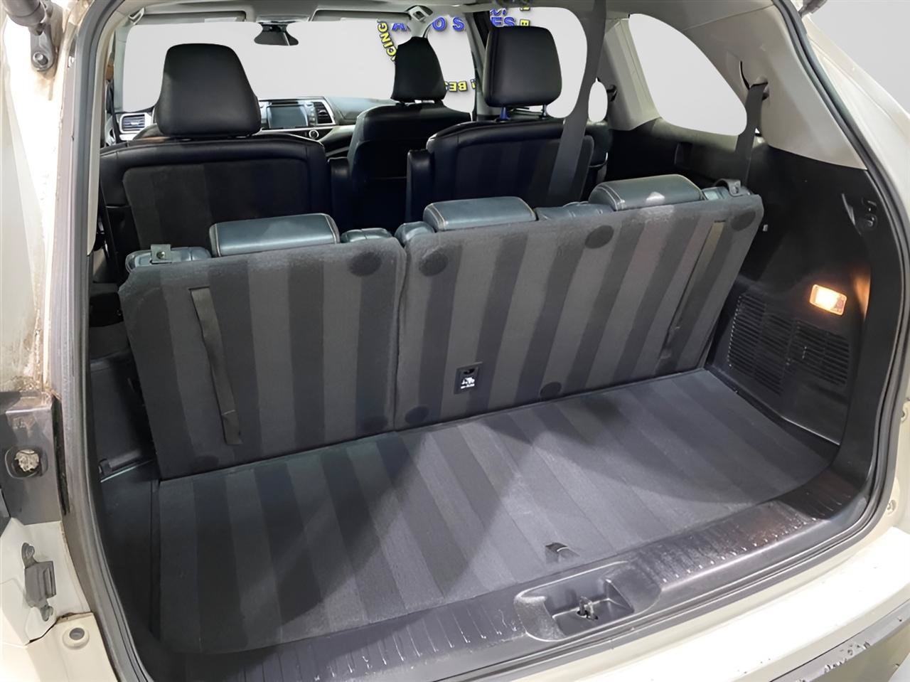 Used 2018 Toyota Highlander XLE AWD/4WD image 22