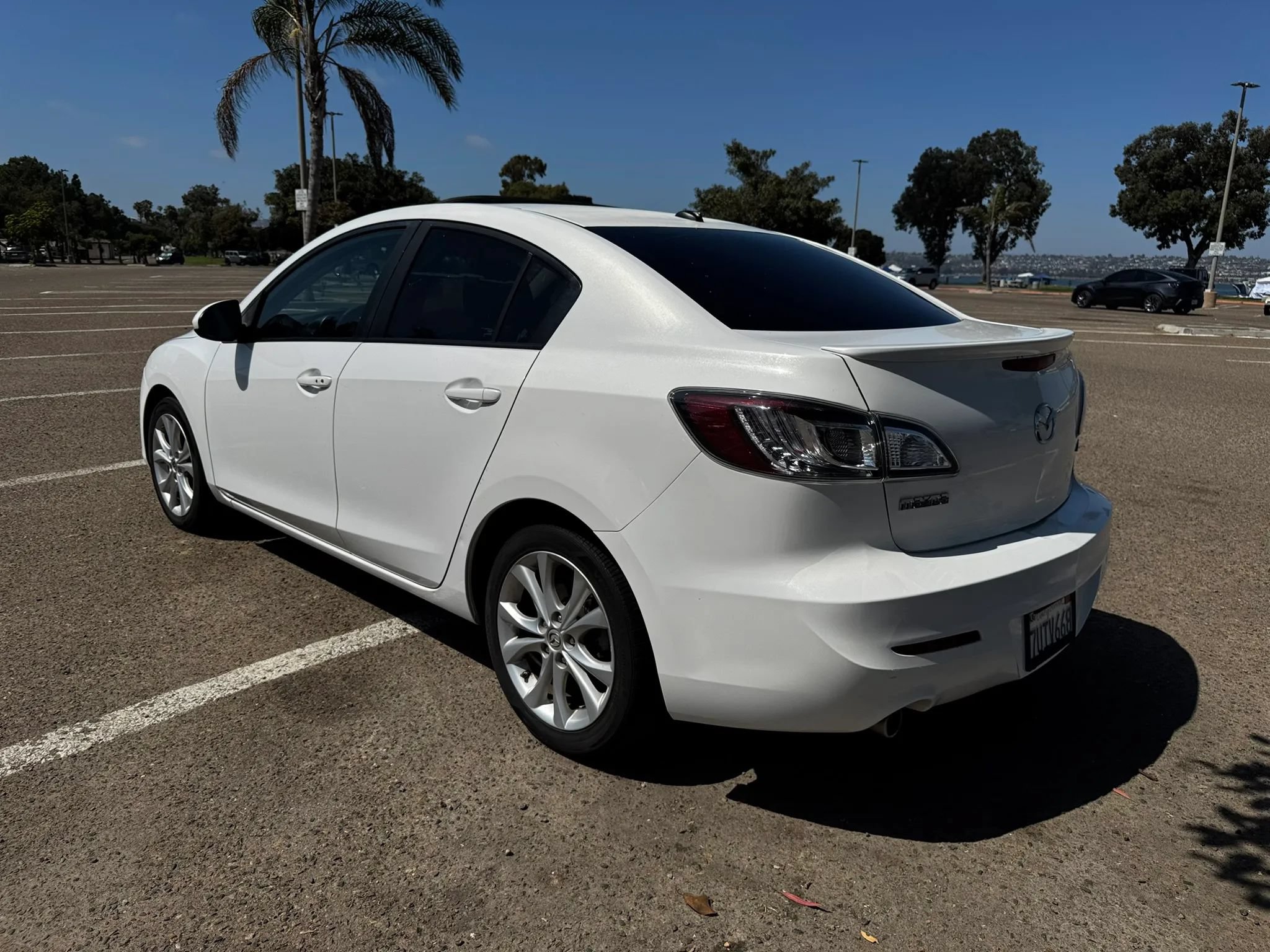 Used 2011 MAZDA MAZDA3 s Sport w/ Tech Pkg FWD image 3