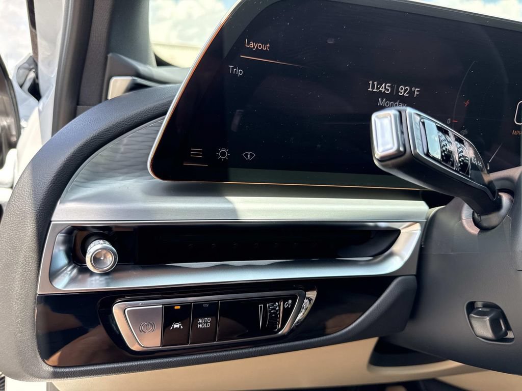 New 2026 Cadillac Lyriq Signature Luxury w/ LPO, Blue Accent Package AWD/4WD image 31