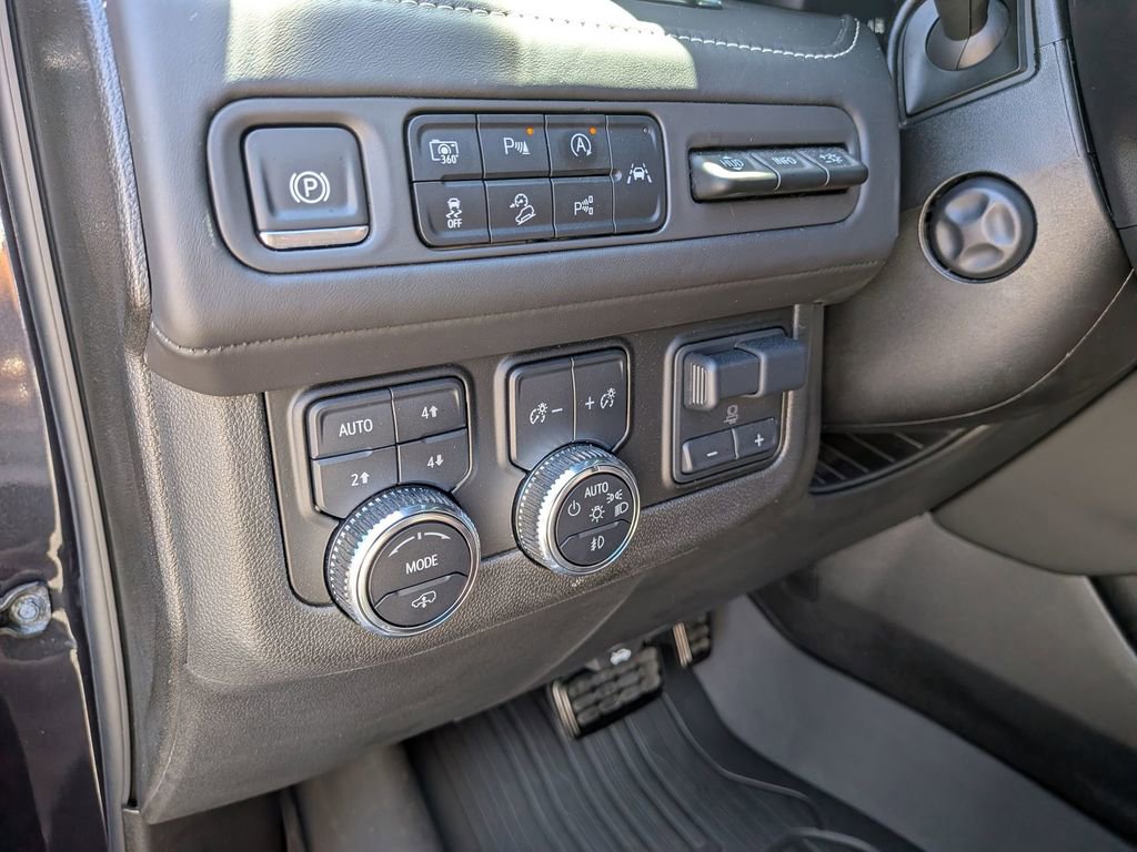 Certified 2024 GMC Yukon XL Denali Ultimate AWD/4WD image 13
